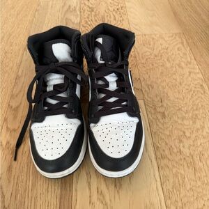 Nike Jordan’s  high top black and white with grey marble swish